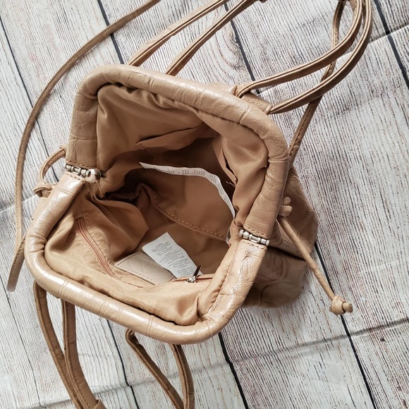 MISSGUIDED cream handbag/crossbody purse - Picture 3 of 5